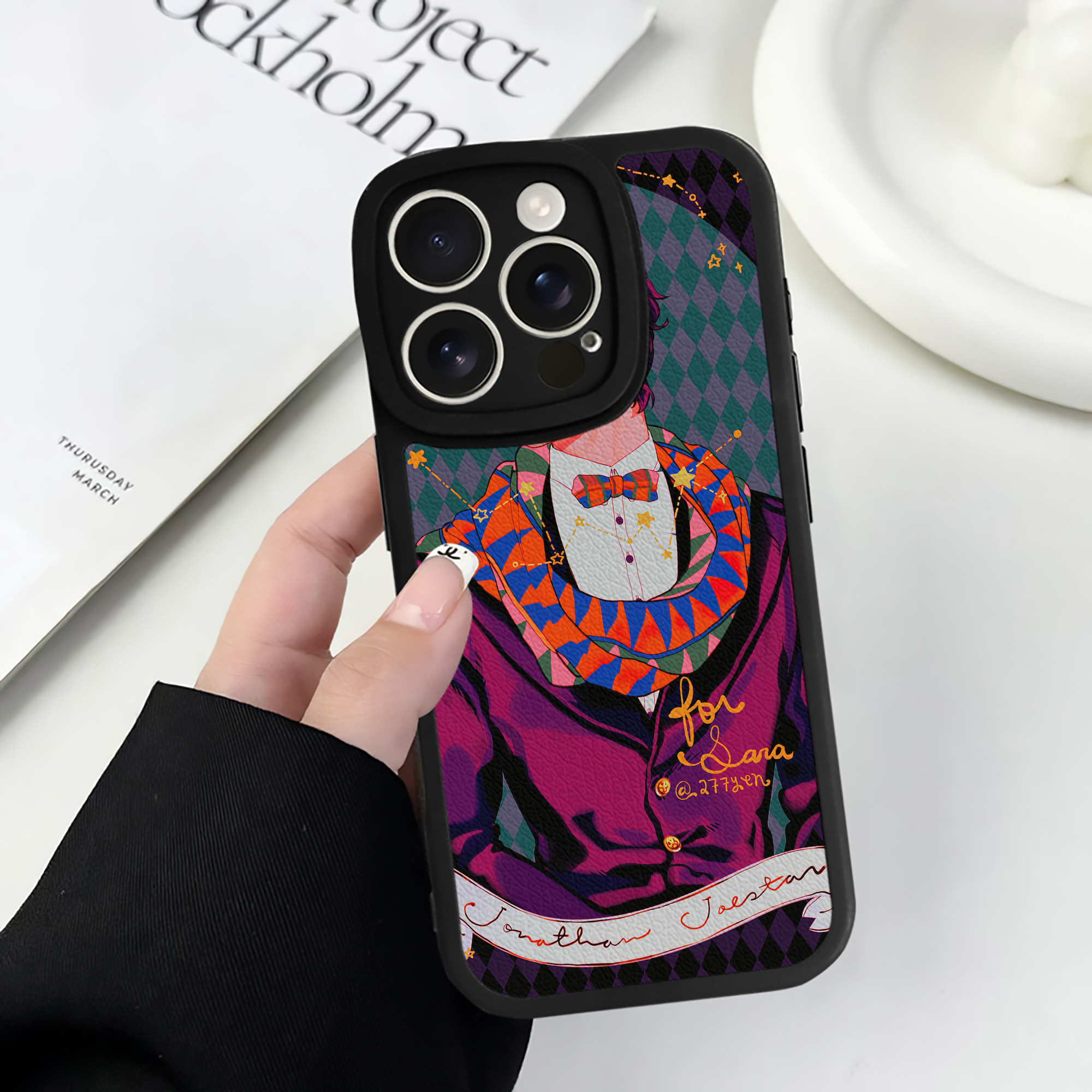 （画像用） ジョジョの奇妙な冒険 JoJo's Bizarre Adventure 【iPhone 16シリーズ対応】シリコンスマホケース（レザー調） 材質：シリコン